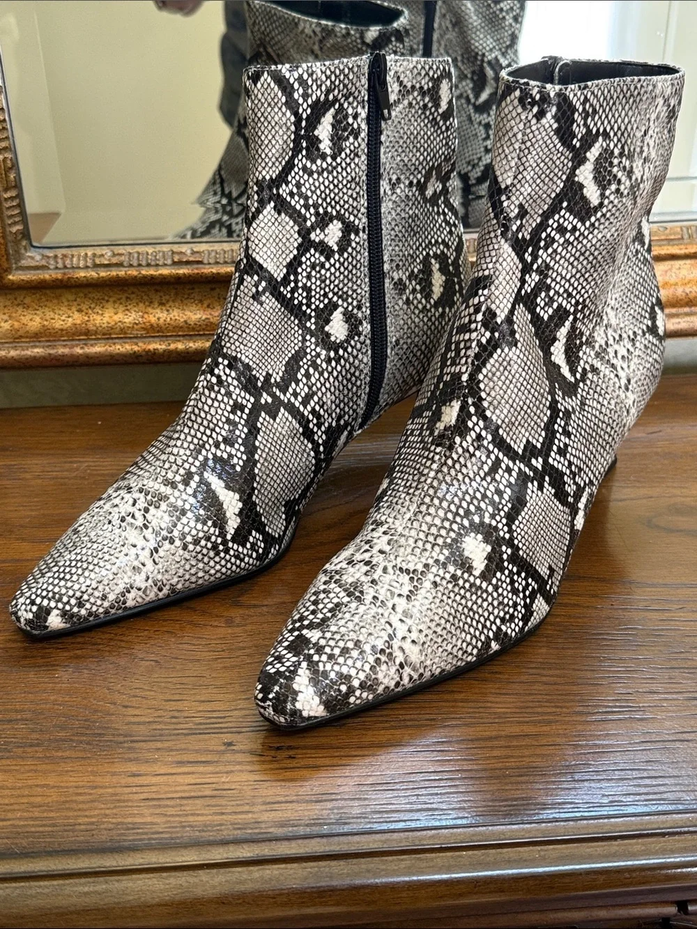 New Steve Madden Kapital Snake-Print Pointed Ankle Boots - Black & White. Size 8